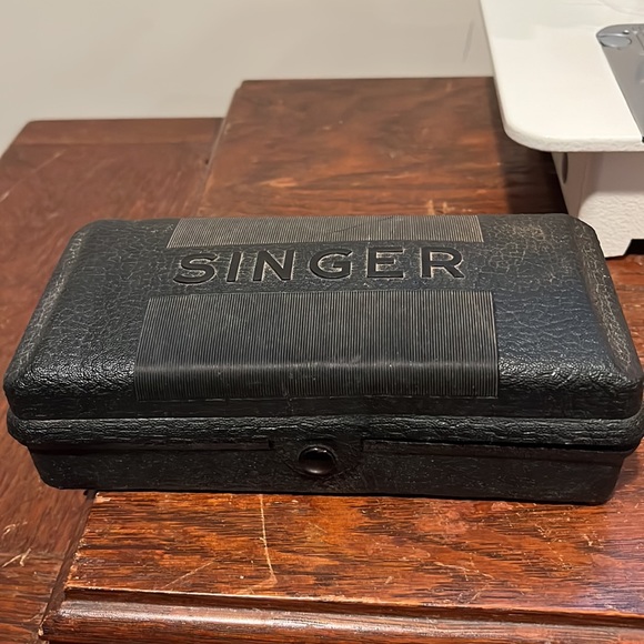 Vintage Singer buttonhole guide - Picture 5 of 6